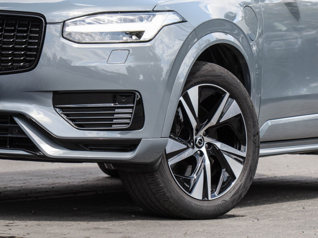 Volvo XC90 R Design Edition Plug-In Hybrid AWD - SUV/Off-road - Grau - Gebrauchtwagen - Bild 5