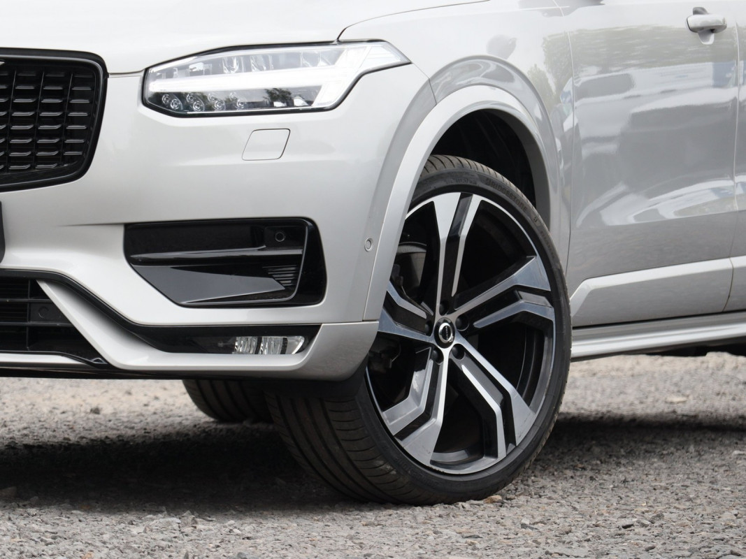 Volvo XC90 Plus Dark AWD - SUV/Off-road - Grau - Gebrauchtwagen - Bild 5