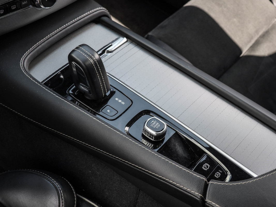 Volvo XC90 R Design Edition Plug-In Hybrid AWD - SUV/Off-road - Grau - Gebrauchtwagen - Bild 10