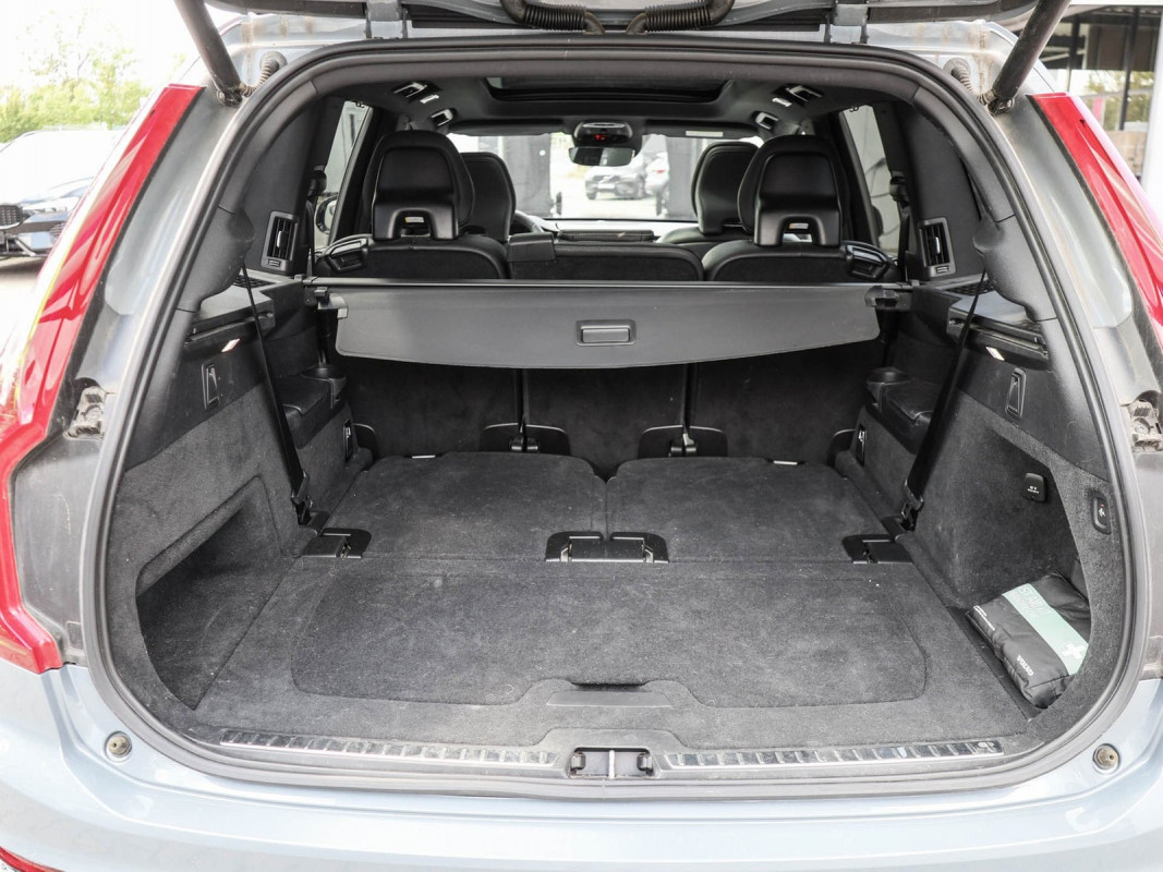 Volvo XC90 R Design Edition Plug-In Hybrid AWD - SUV/Off-road - Grau - Gebrauchtwagen - Bild 11