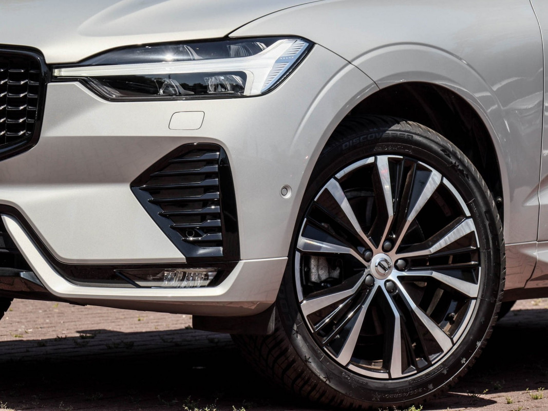 Volvo XC60 B4 - SUV/Off-road - Silber - Gebrauchtwagen - Bild 5