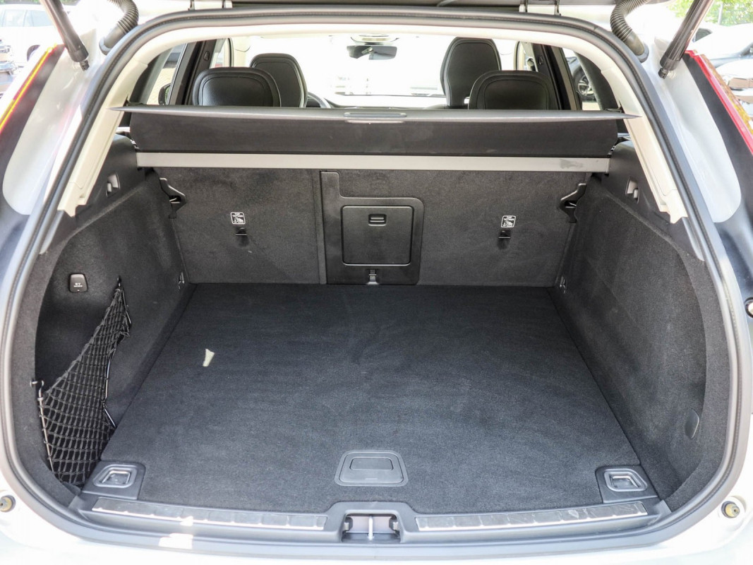 Volvo XC60 B4 - SUV/Off-road - Silber - Gebrauchtwagen - Bild 10