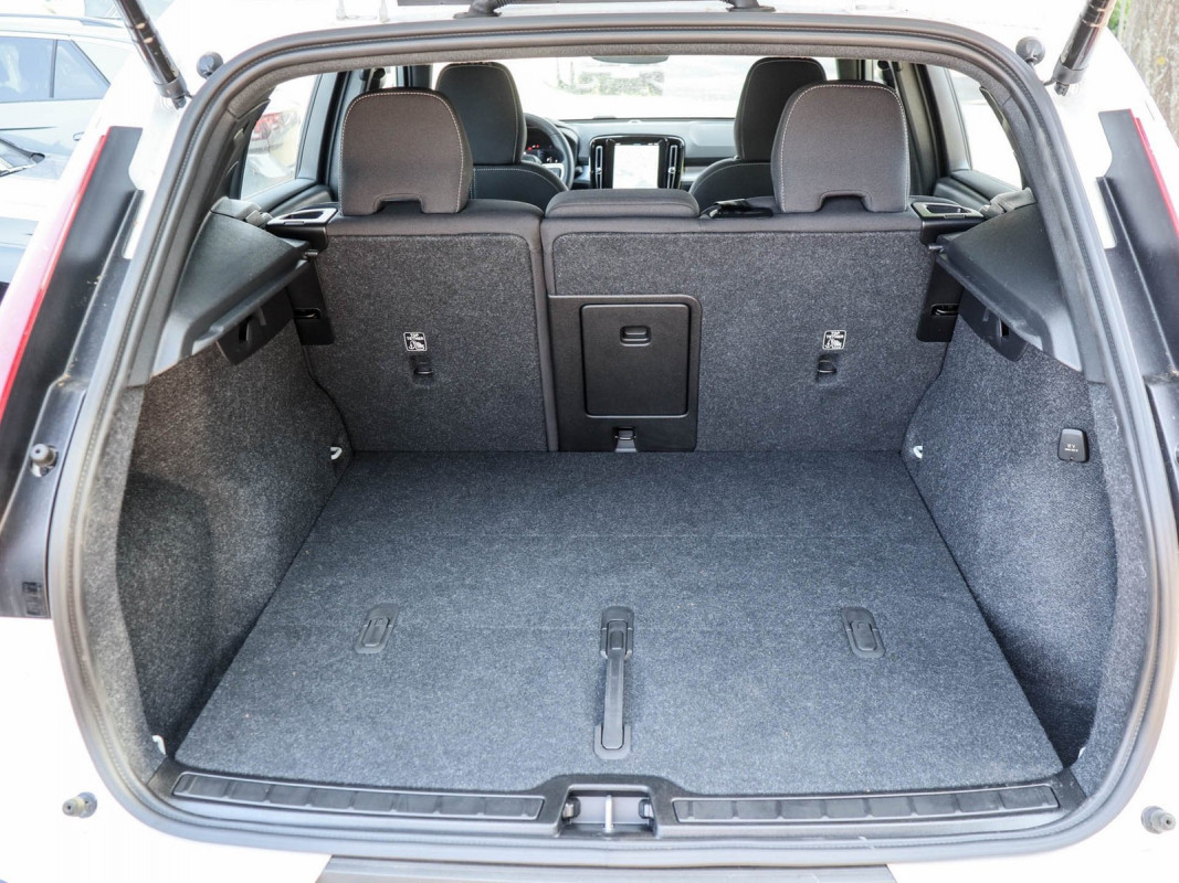 Volvo XC40 B3 - SUV/Off-road - Weiss - Gebrauchtwagen - Bild 11