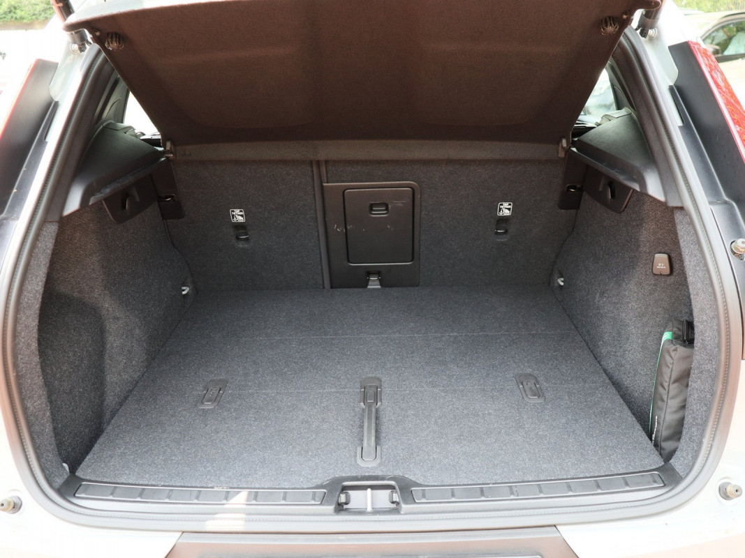Volvo XC40 B3 - SUV/Off-road - Grau - Gebrauchtwagen - Bild 11
