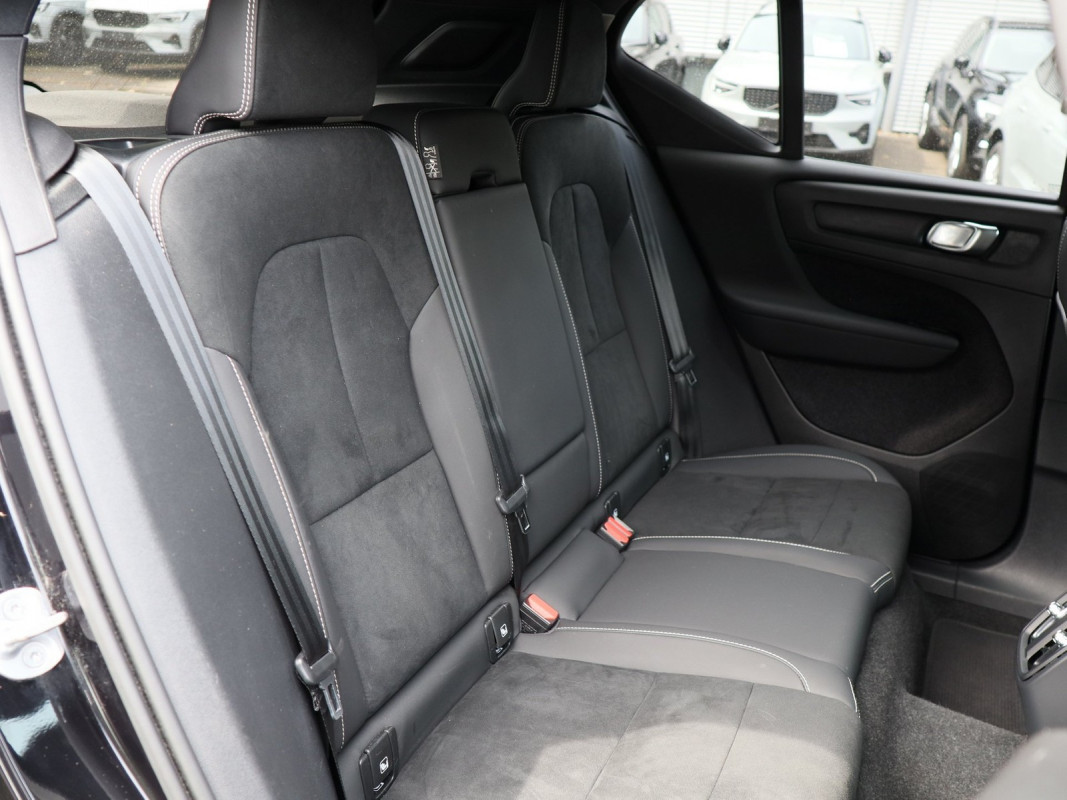 Volvo XC40 Twin Motor AWD - SUV/Off-road - Schwarz - Gebrauchtwagen - Bild 4