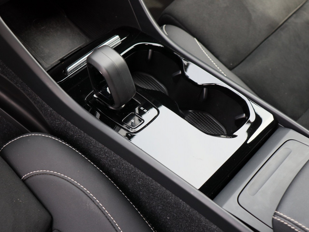 Volvo XC40 Twin Motor AWD - SUV/Off-road - Schwarz - Gebrauchtwagen - Bild 10
