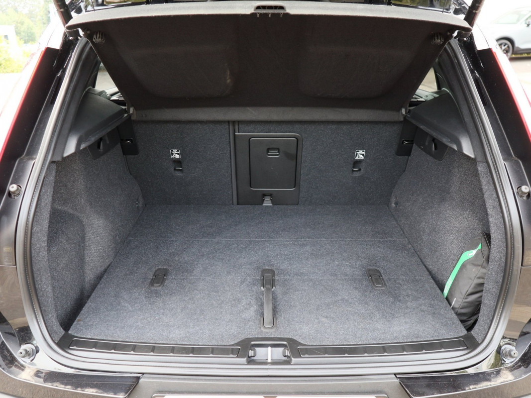 Volvo XC40 Twin Motor AWD - SUV/Off-road - Schwarz - Gebrauchtwagen - Bild 11