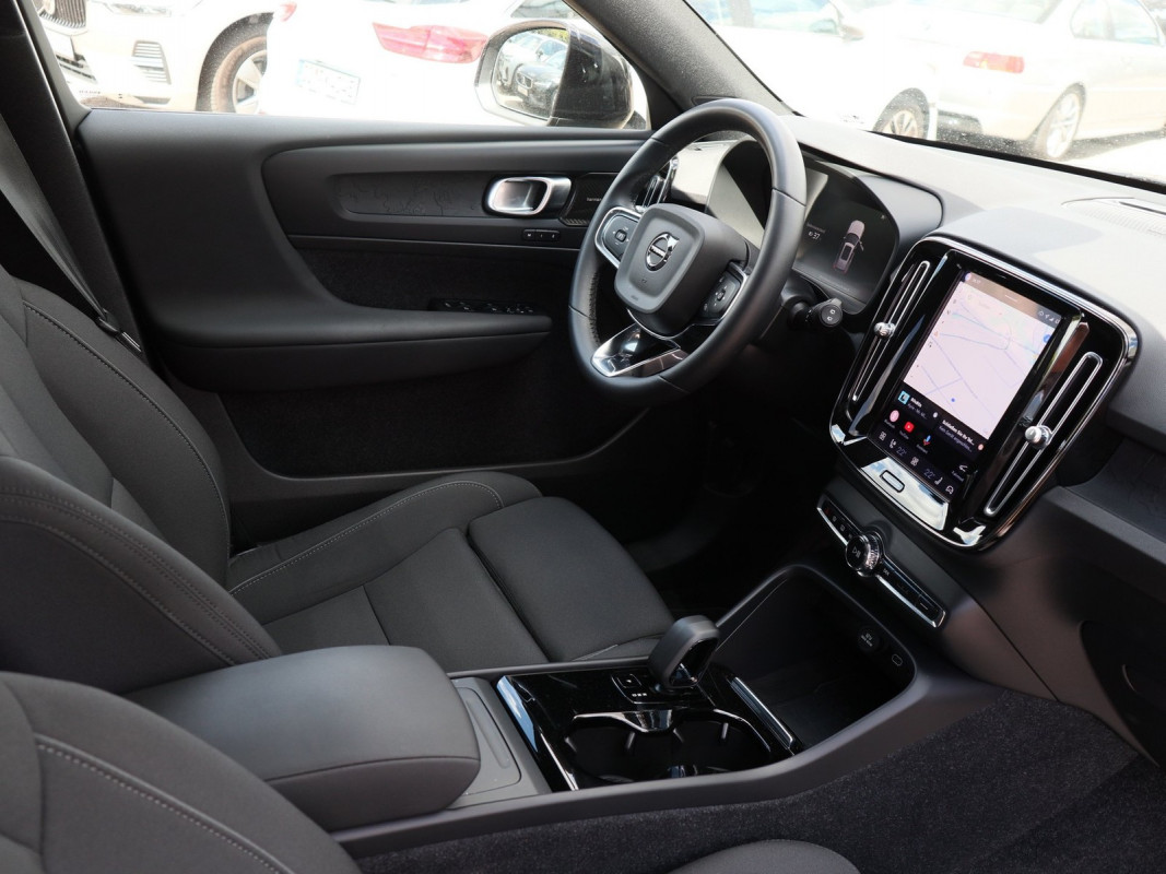 Volvo XC40 Twin Ultimate Recharge AWD - SUV/Off-road - Schwarz - Gebrauchtwagen - Bild 3