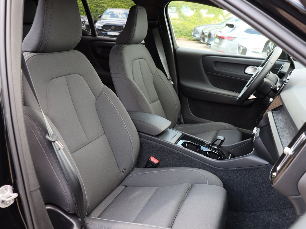 Volvo XC40 Twin Ultimate Recharge AWD - SUV/Off-road - Schwarz - Gebrauchtwagen - Bild 6