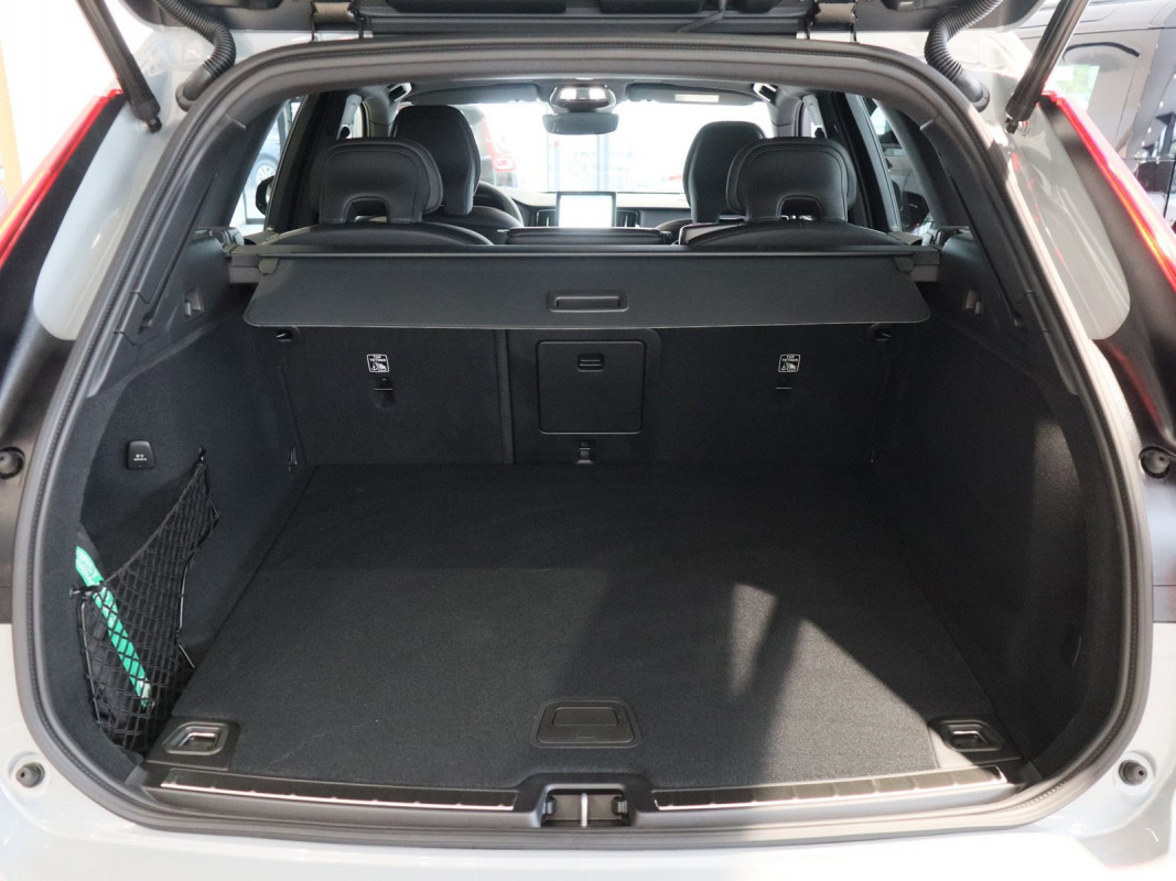 Volvo XC60 B5 Plus Black Edition AWD - SUV/Off-road - Grau - Neuwagen - Bild 10