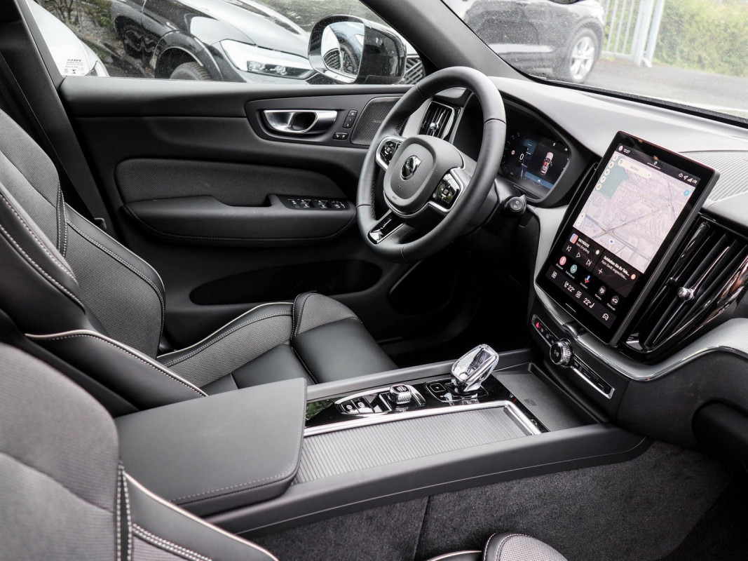 Volvo XC60 T8 Recharge AWD Reskin - SUV/Off-road - Schwarz - Gebrauchtwagen - Bild 3