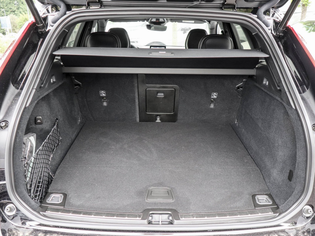 Volvo XC60 T8 Recharge AWD Reskin - SUV/Off-road - Schwarz - Gebrauchtwagen - Bild 11