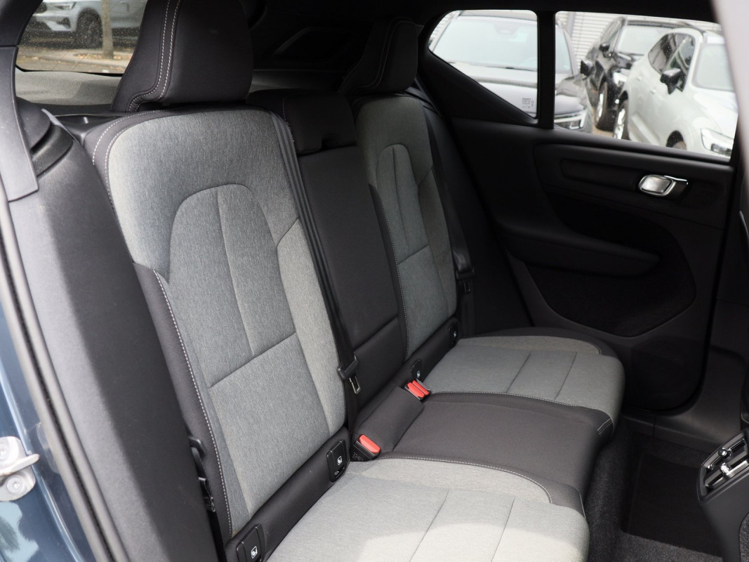 Volvo XC40 B4 - SUV/Off-road - Blau - Gebrauchtwagen - Bild 4