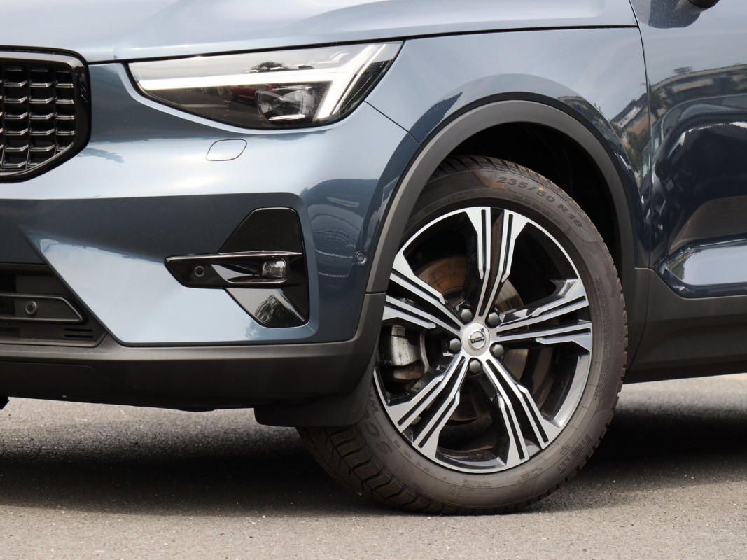 Volvo XC40 B4 - SUV/Off-road - Blau - Gebrauchtwagen - Bild 5