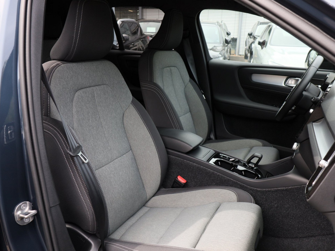 Volvo XC40 B4 - SUV/Off-road - Blau - Gebrauchtwagen - Bild 6