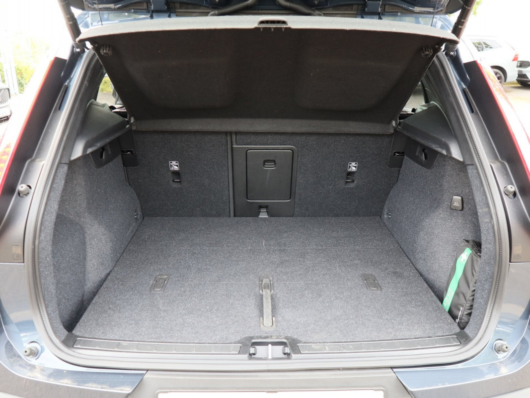 Volvo XC40 B4 - SUV/Off-road - Blau - Gebrauchtwagen - Bild 11