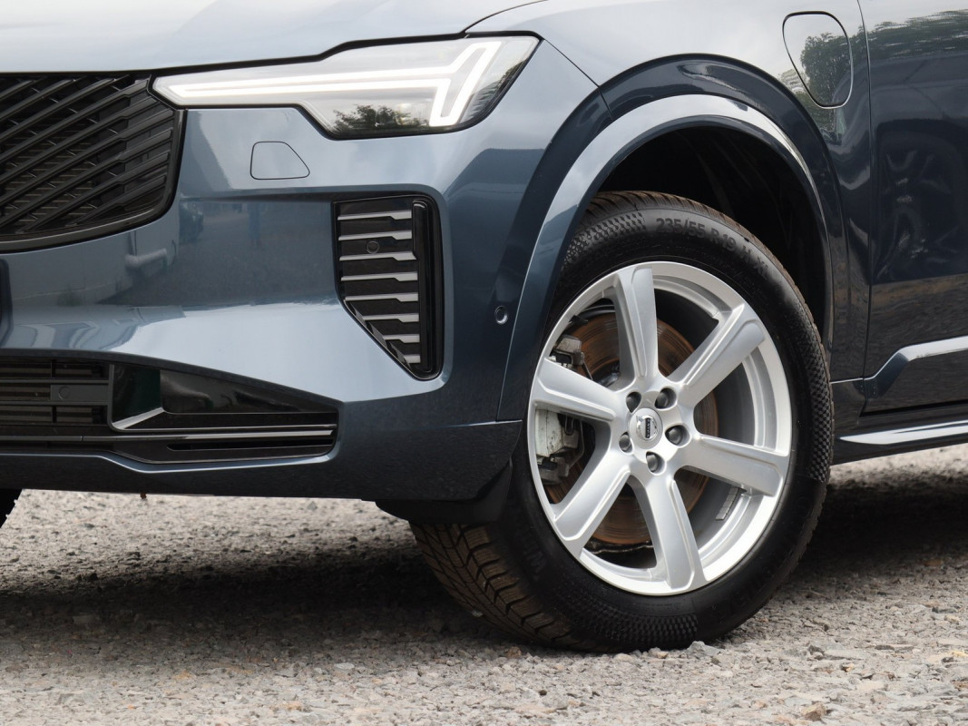 Volvo XC90 Plus Dark Recharge Plug-In Hybrid AWD - SUV/Off-road - Blau - Gebrauchtwagen - Bild 5