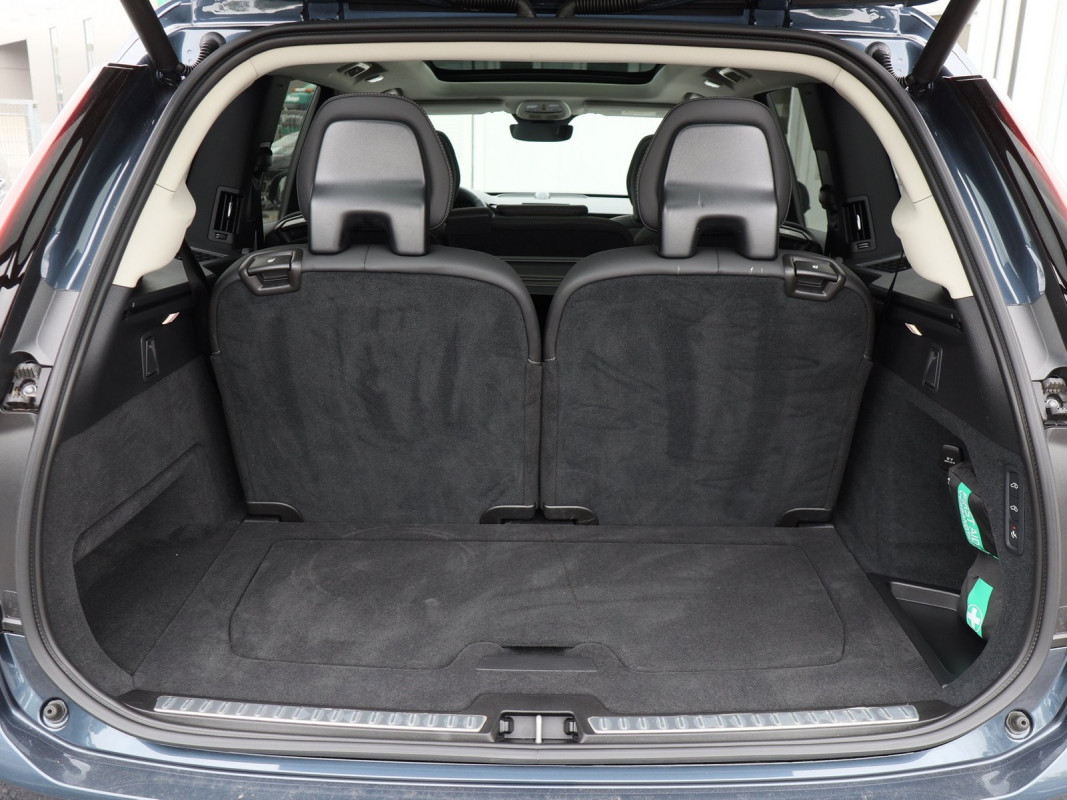 Volvo XC90 Plus Dark Recharge Plug-In Hybrid AWD - SUV/Off-road - Blau - Gebrauchtwagen - Bild 10