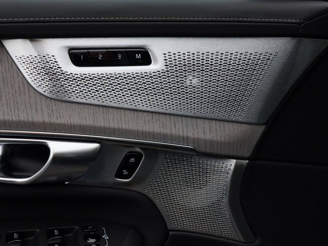 Volvo XC90 Plus Dark Recharge Plug-In Hybrid AWD - SUV/Off-road - Blau - Gebrauchtwagen - Bild 14