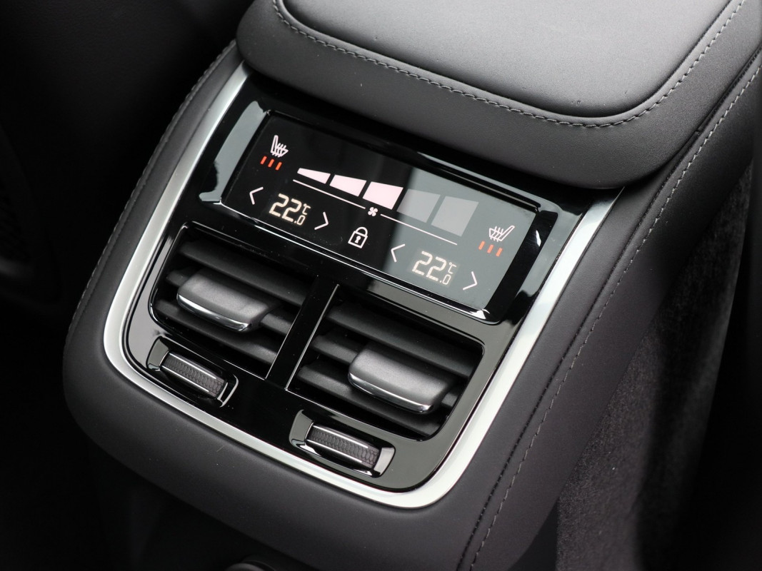 Volvo XC90 Plus Dark Recharge Plug-In Hybrid AWD - SUV/Off-road - Blau - Gebrauchtwagen - Bild 15