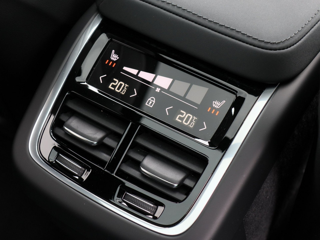 Volvo XC60 B5 Ultra Black Edition AWD - SUV/Off-road - Grau - Gebrauchtwagen - Bild 15