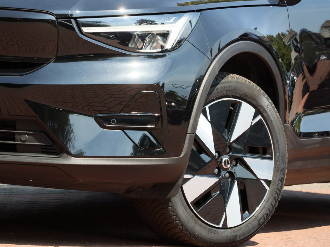 Volvo XC40 Plus - SUV/Off-road - Schwarz - Gebrauchtwagen - Bild 5
