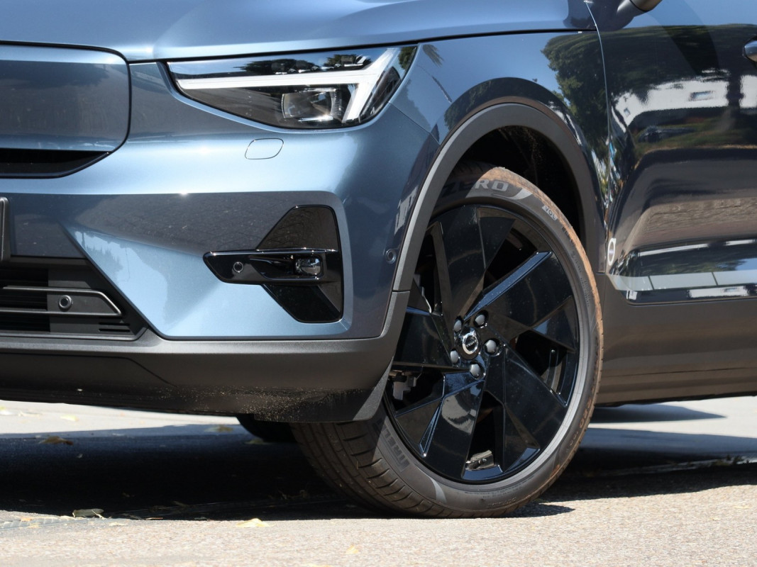 Volvo EX40 Ultra Black - SUV/Off-road - Blau - Gebrauchtwagen - Bild 5