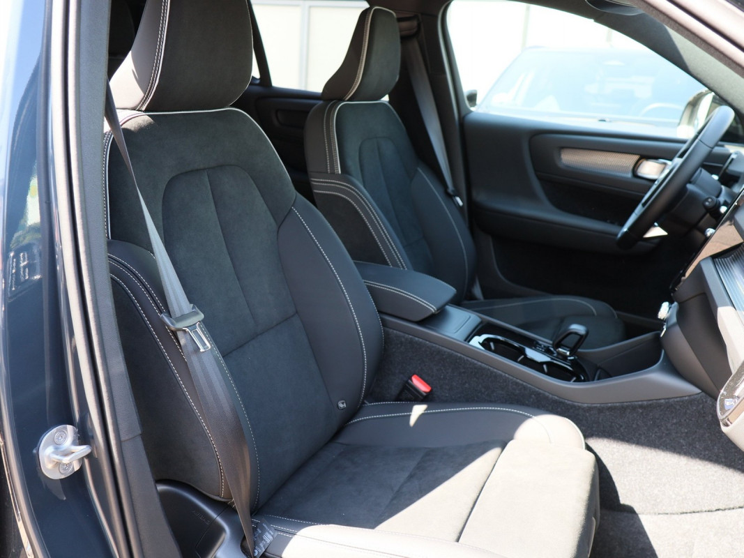 Volvo EX40 Ultra Black - SUV/Off-road - Blau - Gebrauchtwagen - Bild 6