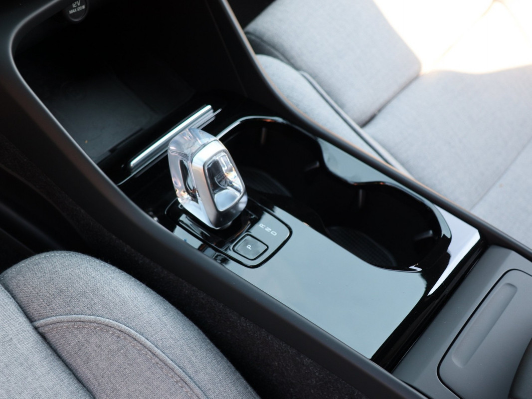 Volvo XC40 Plus - SUV/Off-road - Schwarz - Gebrauchtwagen - Bild 10