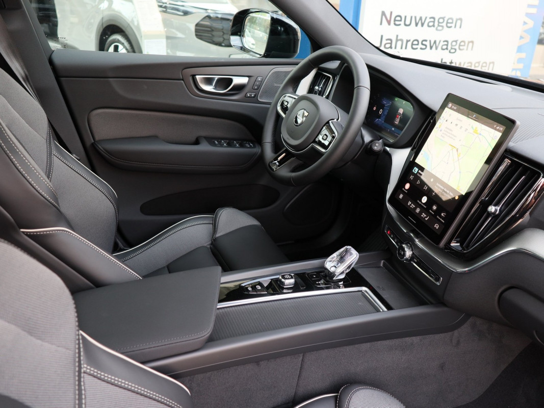 Volvo XC60 T6 AWD Recharge - SUV/Off-road - Schwarz - Gebrauchtwagen - Bild 3