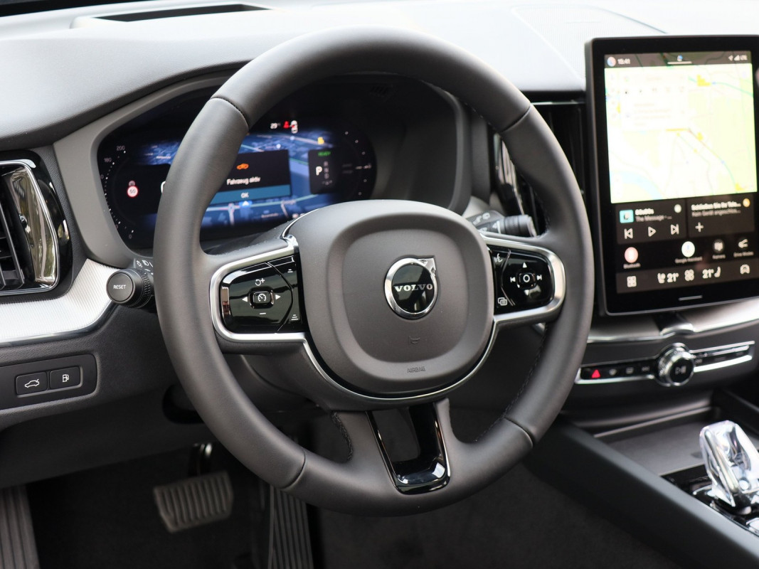 Volvo XC60 T6 AWD Recharge - SUV/Off-road - Schwarz - Gebrauchtwagen - Bild 9