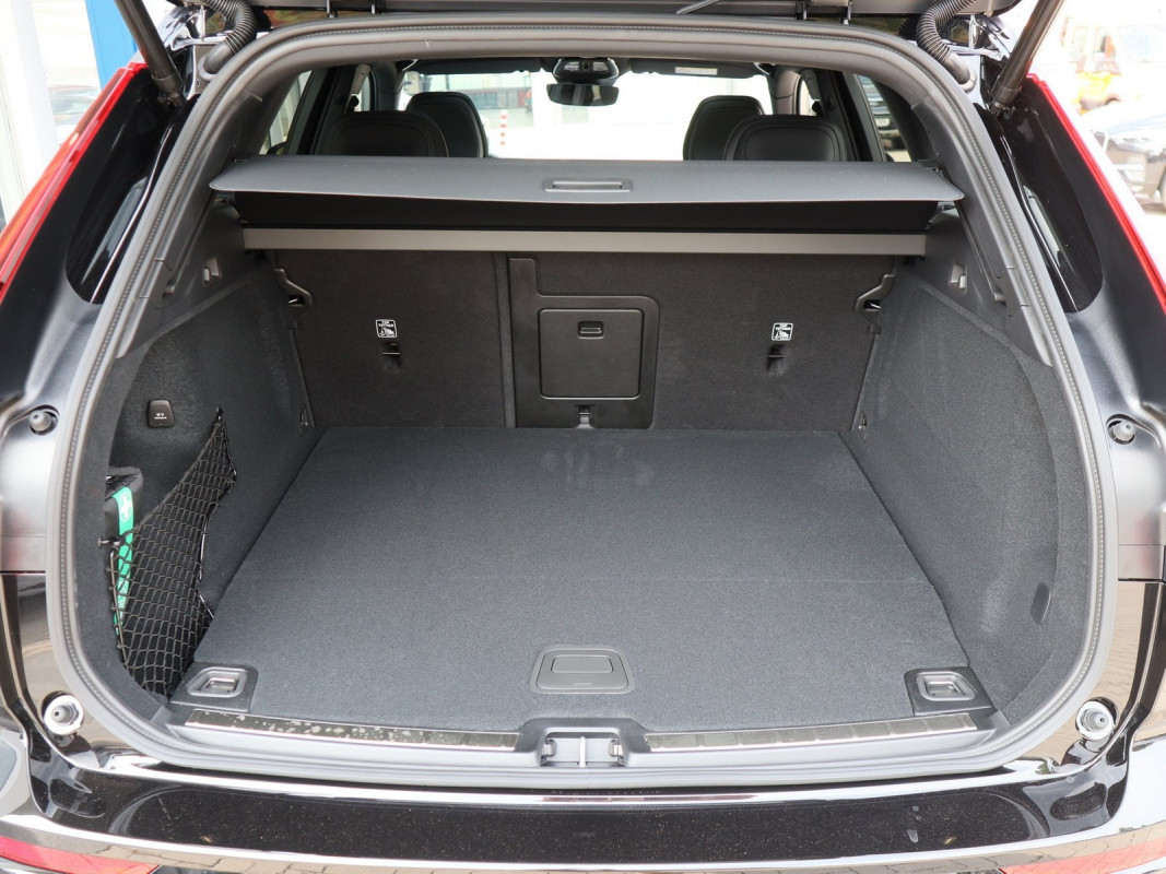 Volvo XC60 T6 AWD Recharge - SUV/Off-road - Schwarz - Gebrauchtwagen - Bild 10