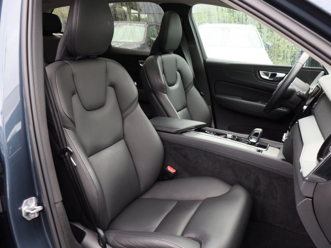 Volvo XC60 B4 (B) - SUV/Off-road - Blau - Gebrauchtwagen - Bild 6