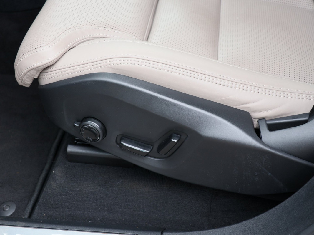 Volvo XC90 T8 AWD - SUV/Off-road - Blau - Gebrauchtwagen - Bild 14