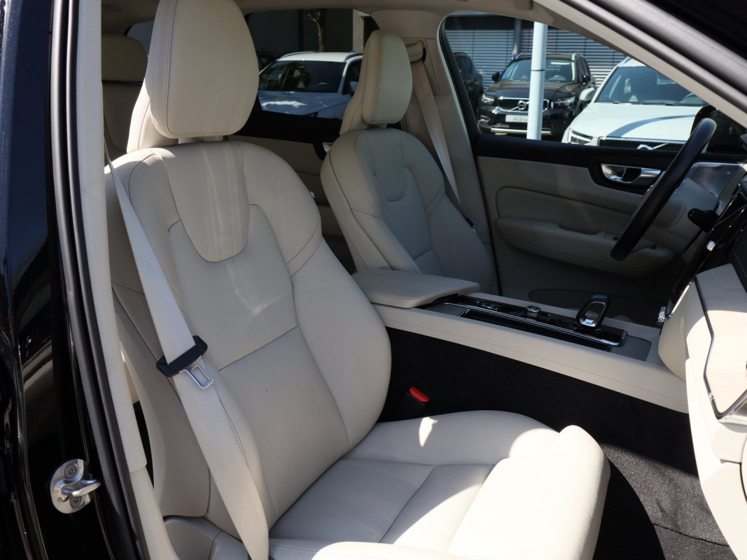 Volvo XC60 T8 AWD - SUV/Off-road - Schwarz - Gebrauchtwagen - Bild 6