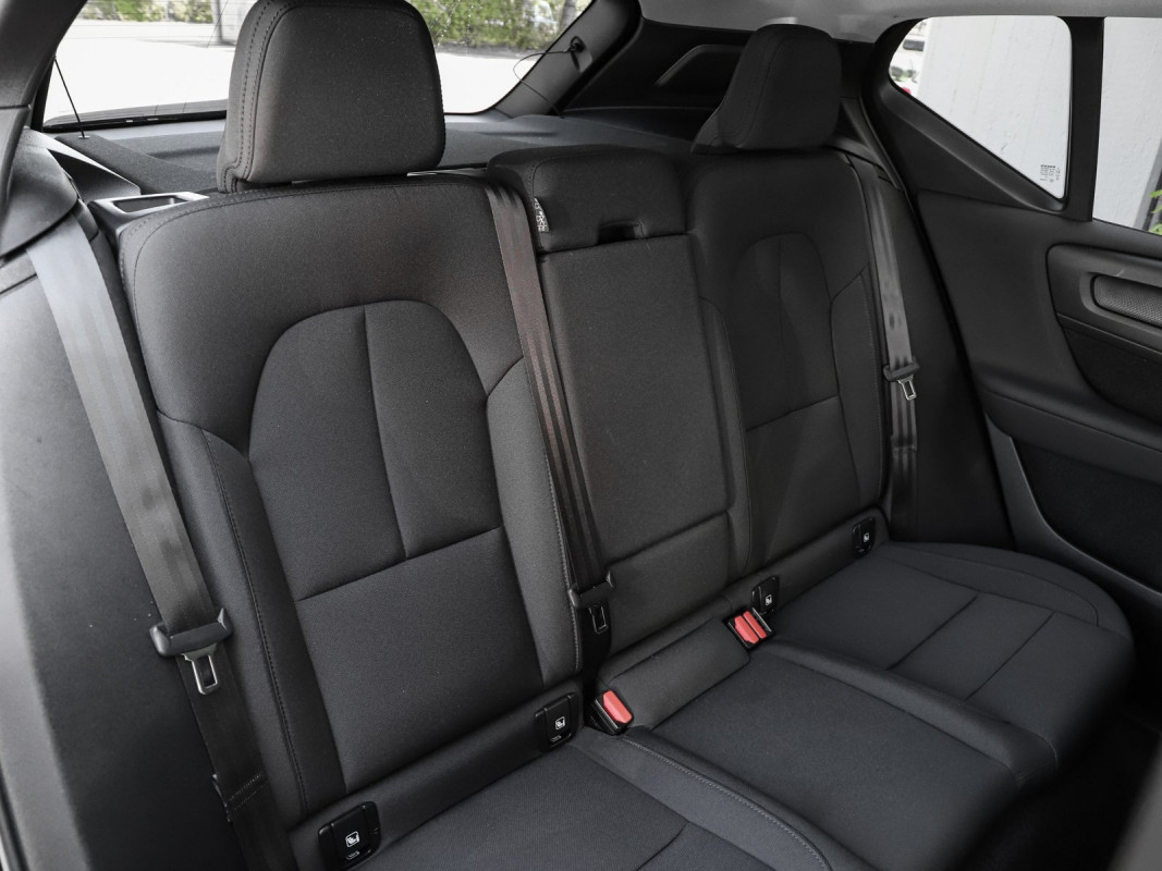 Volvo XC40 T2 - SUV/Off-road - Schwarz - Gebrauchtwagen - Bild 4