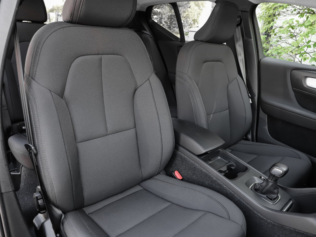 Volvo XC40 T2 - SUV/Off-road - Schwarz - Gebrauchtwagen - Bild 6