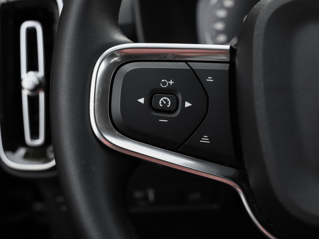 Volvo XC40 T2 - SUV/Off-road - Schwarz - Gebrauchtwagen - Bild 14