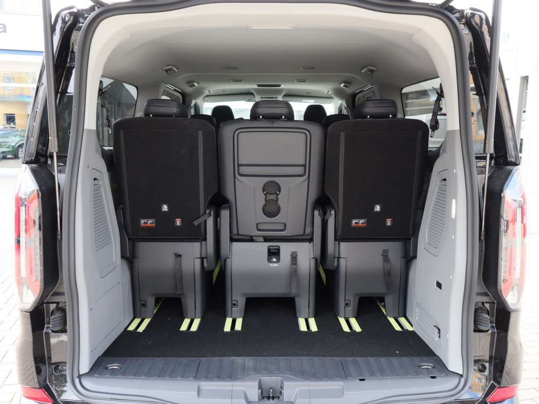 Ford Tourneo Custom Sport 4X4 320L2 - Nutzfahrzeug - Schwarz - Neuwagen - Bild 9
