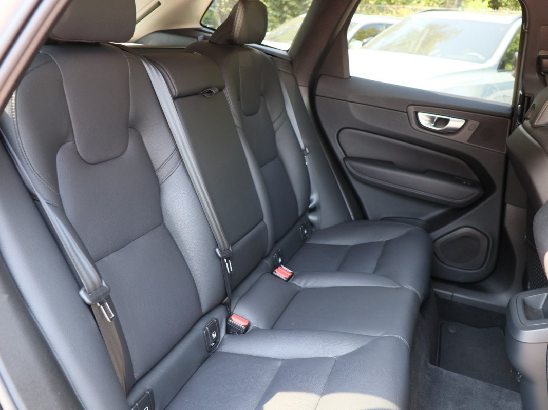 Volvo XC60 B4 - SUV/Off-road - Braun - Gebrauchtwagen - Bild 4