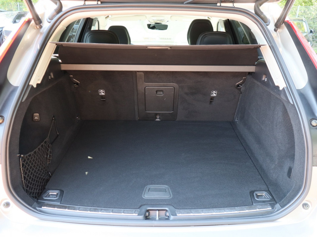 Volvo XC60 B4 - SUV/Off-road - Braun - Gebrauchtwagen - Bild 11