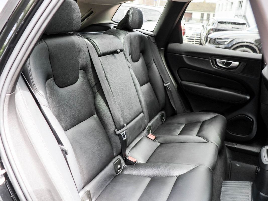 Volvo XC60 T6 - SUV/Off-road - Schwarz - Gebrauchtwagen - Bild 4