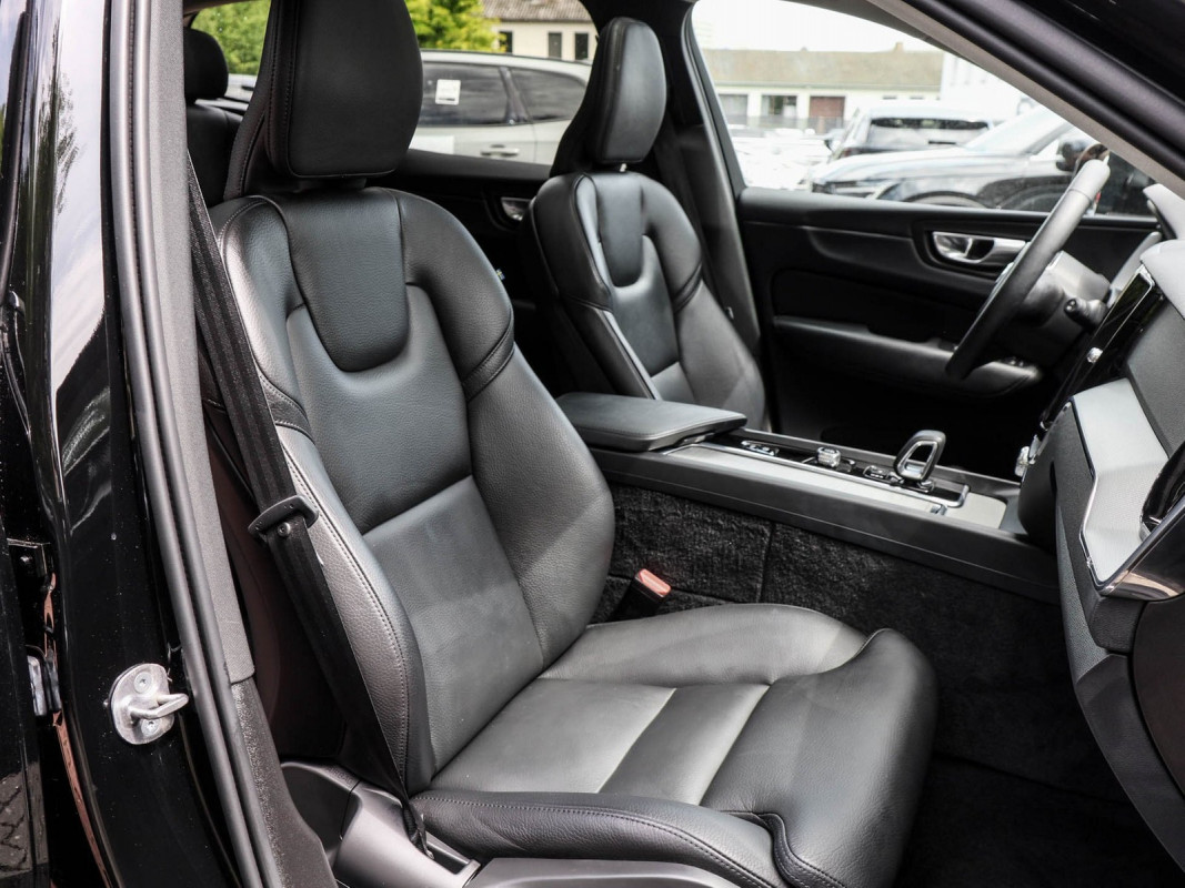 Volvo XC60 T6 - SUV/Off-road - Schwarz - Gebrauchtwagen - Bild 6