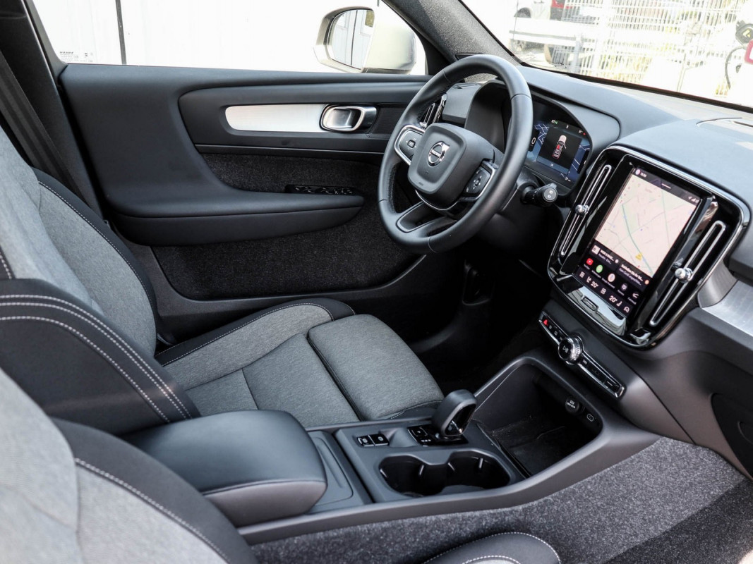 Volvo XC40 B3 Core - SUV/Off-road - Grau - Gebrauchtwagen - Bild 3