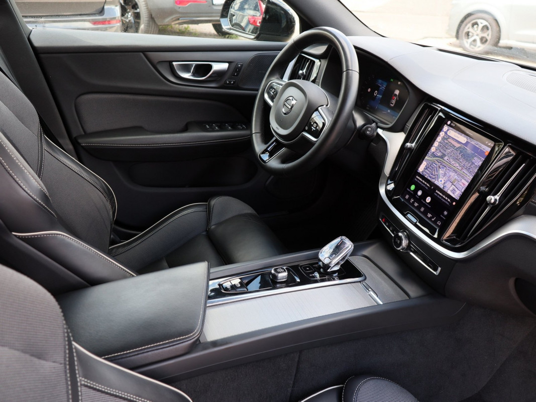 Volvo V60 B4 Benzin - Kombi - Schwarz - Gebrauchtwagen - Bild 3