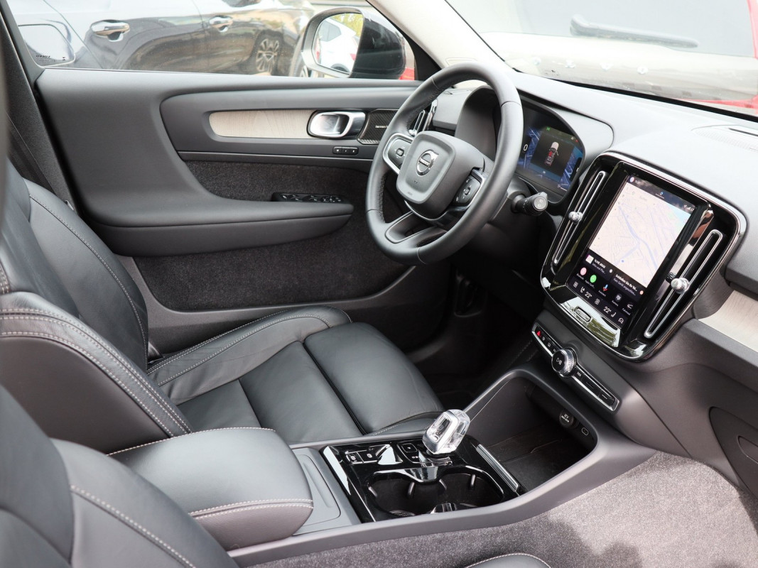 Volvo XC40 B3 - SUV/Off-road - Schwarz - Gebrauchtwagen - Bild 3