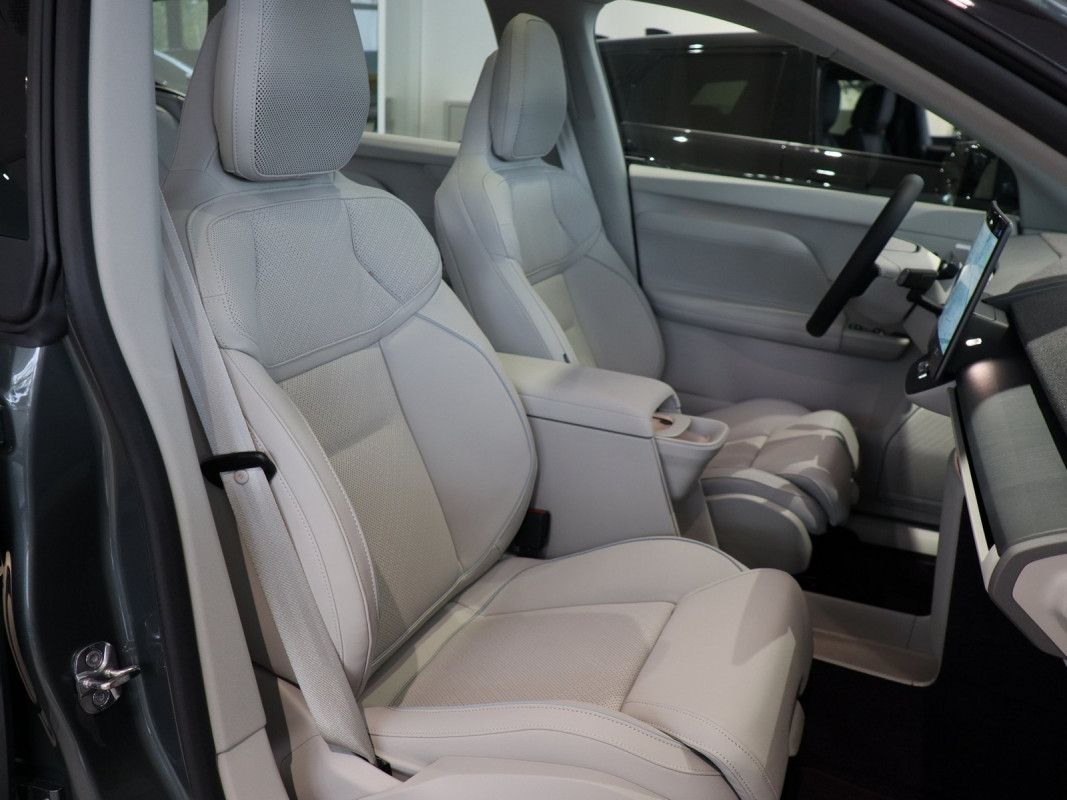 Volvo EX60 P10 electric Ultra AWD - SUV/Off-road - Grün - Gebrauchtwagen - Bild 6