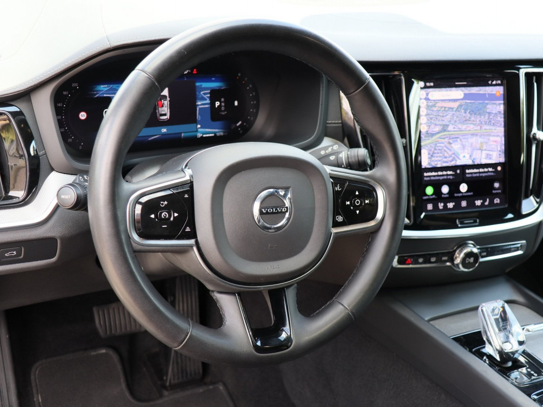 Volvo V60 B4 Benzin - Kombi - Schwarz - Gebrauchtwagen - Bild 9