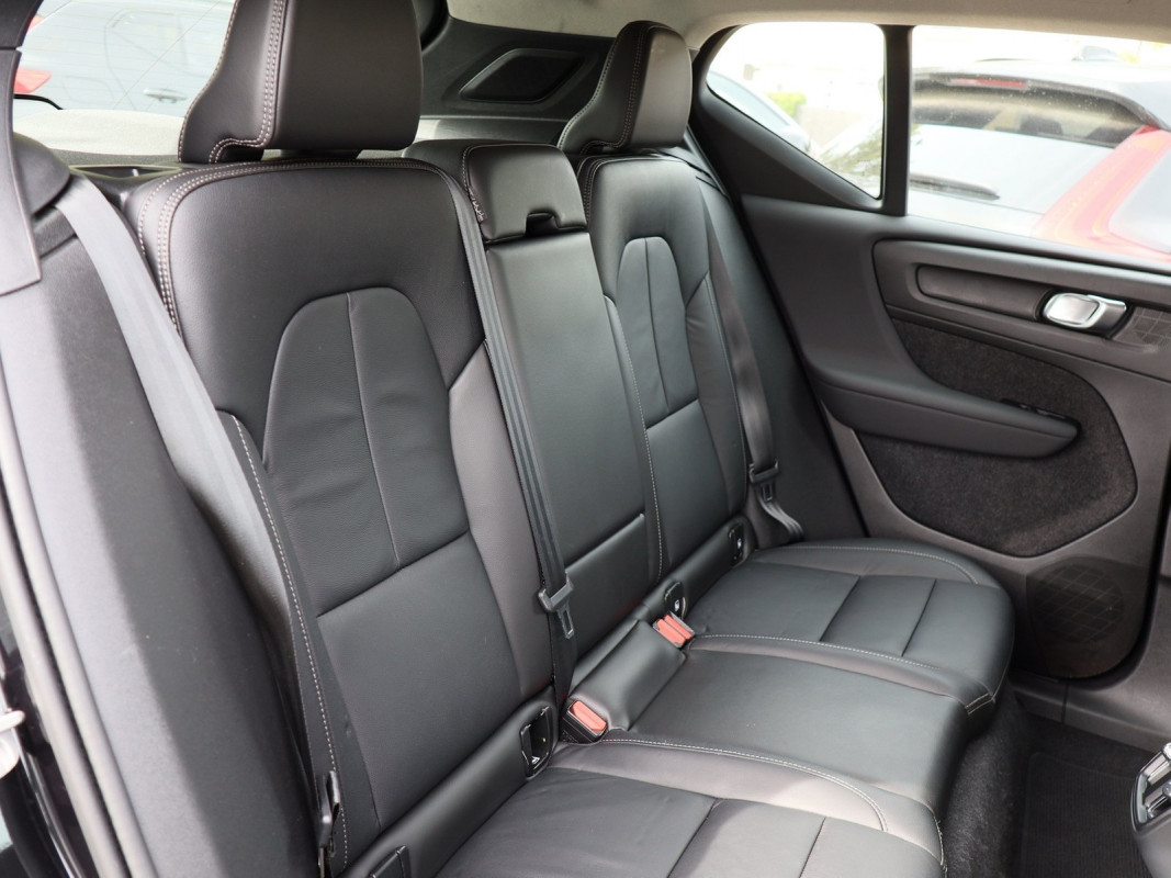 Volvo XC40 B3 - SUV/Off-road - Schwarz - Gebrauchtwagen - Bild 4