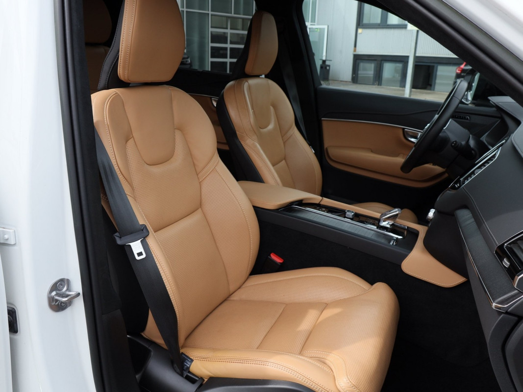 Volvo XC90 B5 Diesel Aut. - SUV/Off-road - Weiss - Gebrauchtwagen - Bild 6